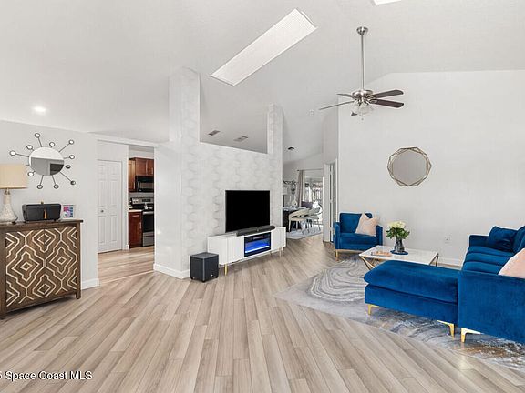 2nd image of 1472 Crane Creek Blvd