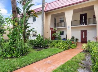 146 Lake Evelyn Dr, West Palm Beach, FL 33411