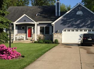 85 Pheasant Run Dr, Porter, IN 46304