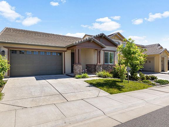 3rd image of 4657 S Hills Dr