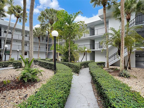 3rd image of 10825 SW 112th Ave APT 216