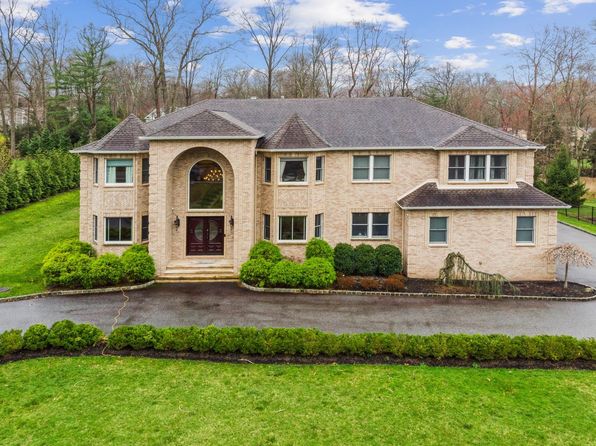 324 Lake St, Upper Saddle River, NJ 07458