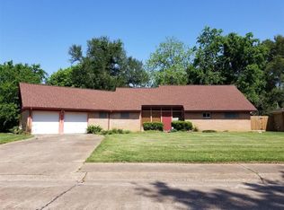 211 Narcissus St, Lake Jackson, TX 77566