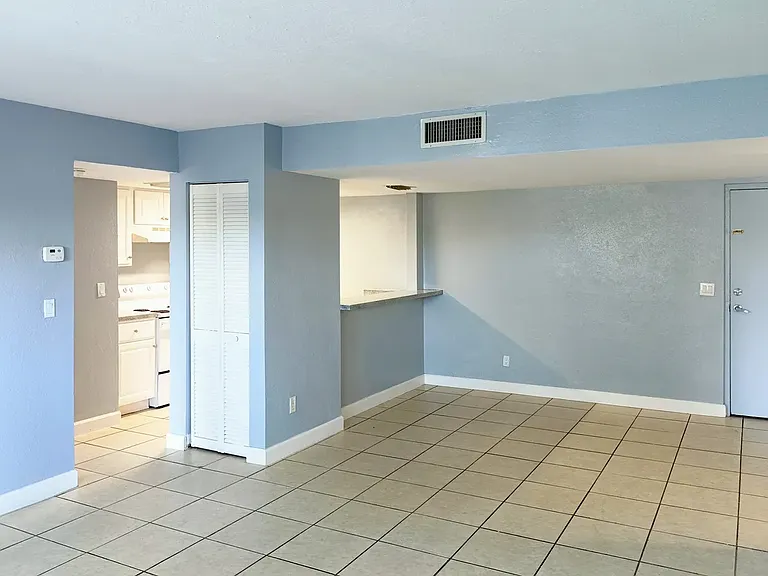 Waterford Apartments — Photo 13