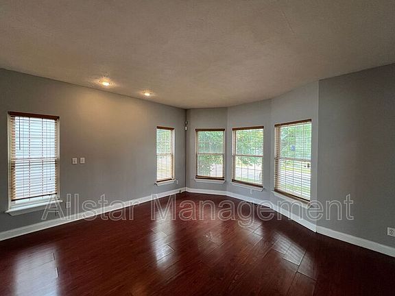 4th image of 10631 Englewood Ave