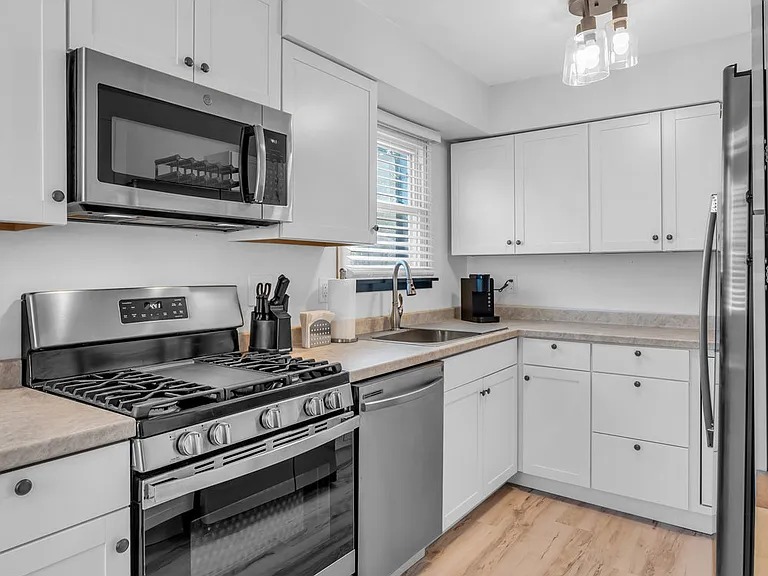 1264 Maplewood Rd #A — Photo 31
