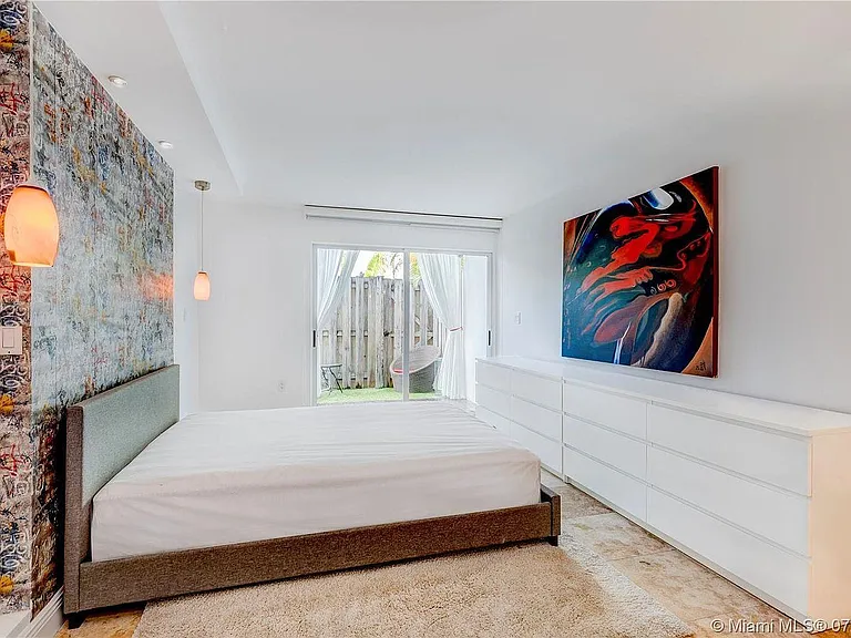 405 N Hibiscus Dr #106 — Photo 2