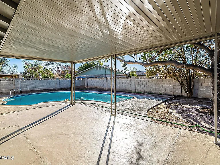 14008 N 52nd Ave — Photo 36