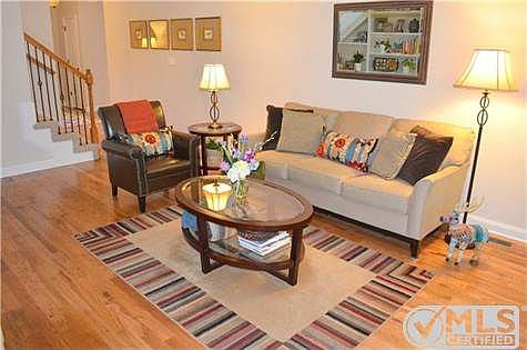 3rd image of 2221 Fairfax Dr
