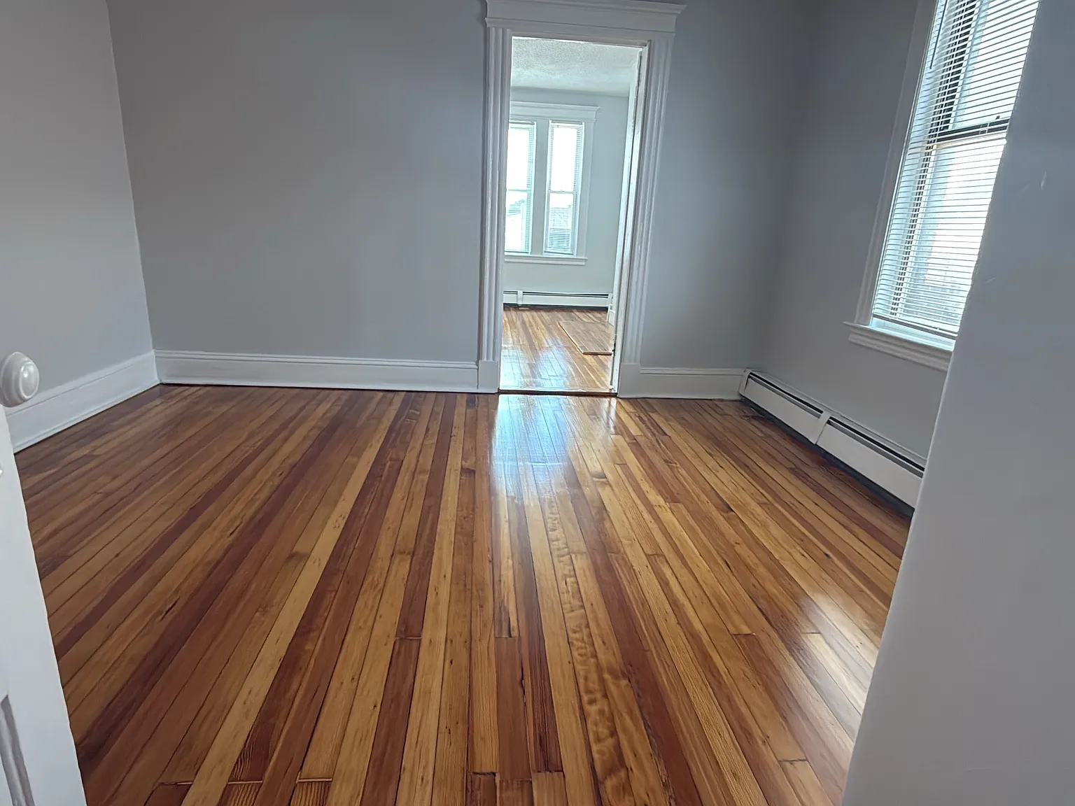 3 bed, 950 sqft, $1,700 — Photo 2