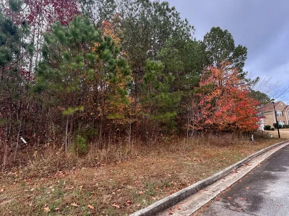 1075 Falkirk Ln, Stone Mountain, GA 30087