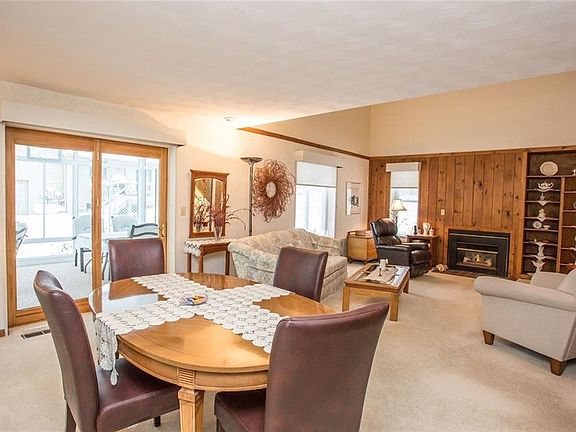 4th image of 221 Golfcrest Cir