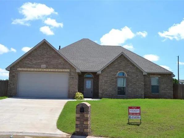 1213 Red Rock Dr, Elgin, OK 73538