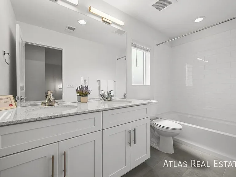 Akron Townhomes — Photo 9