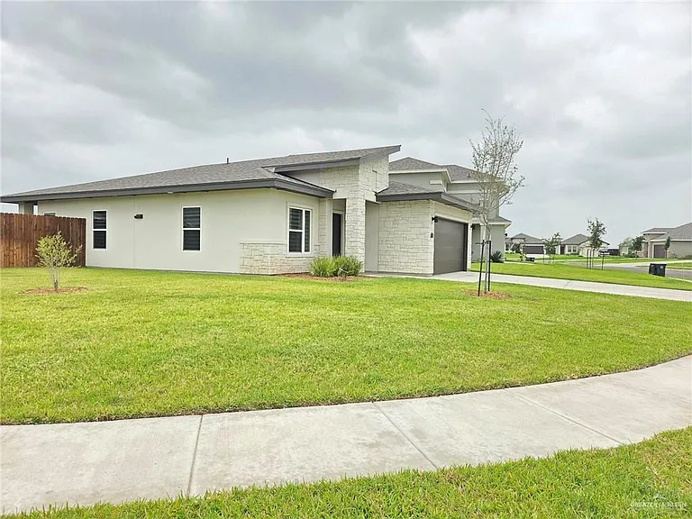 906 S Tecate Dr — Photo 3