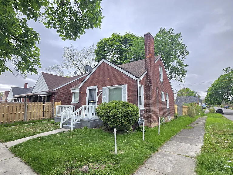 9309 Whitcomb St — Photo 2