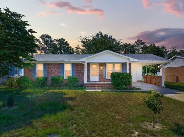 3225 Glenmore Dr, Hope Mills, NC 28348