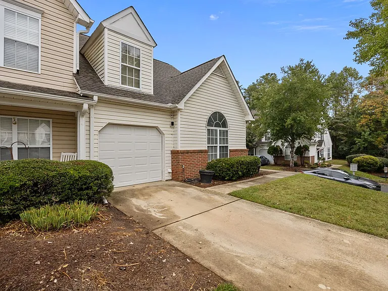 949 Pensford Dr — Photo 6