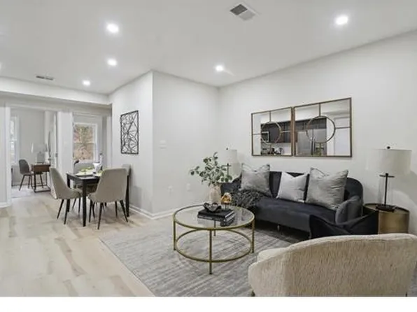 1916 M St NE APT 4, Washington, DC 20002