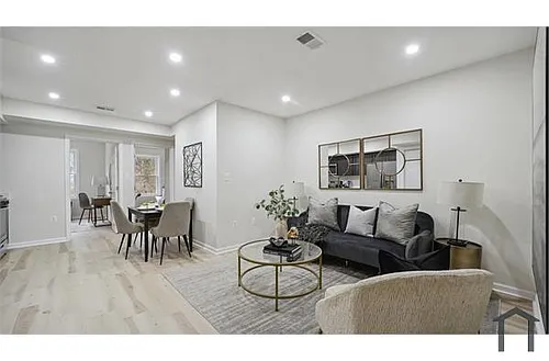 1916 M St NE #4 Photo 1
