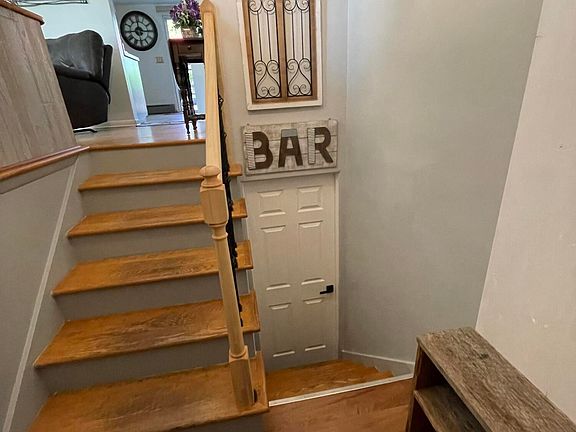 3rd image of 527 E Caroline Ave
