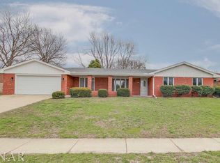 304 S Hershey Rd, Bloomington, IL 61704