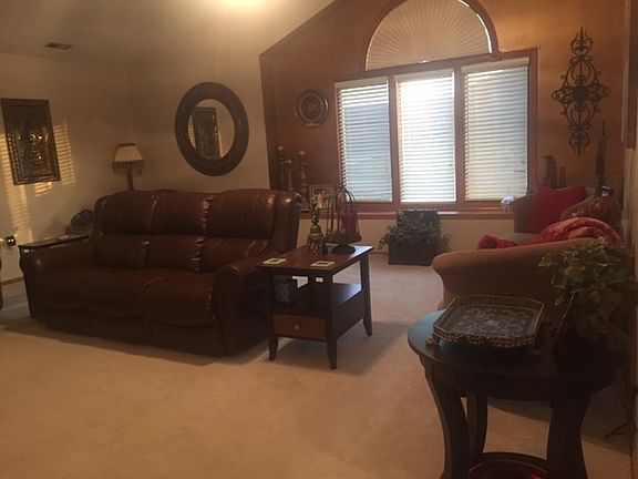 3rd image of 418 Greenwood Trl