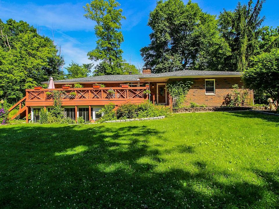 1st image of 154 Woodside Dr SW