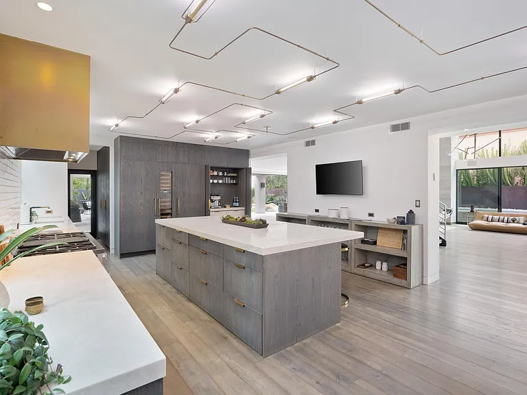 Take a seat on one of the stylish bar stools in the open kitchen.
Plenty of room to cook a delicious meal!