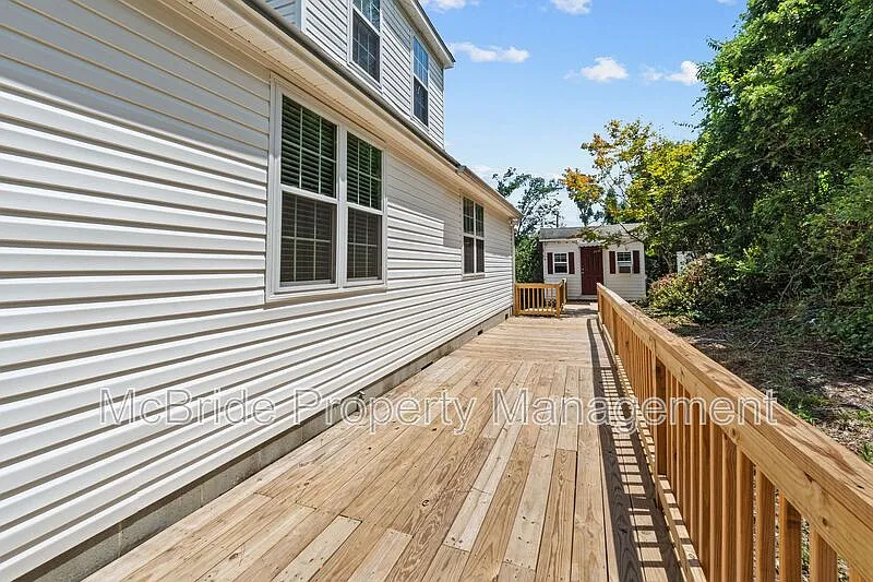 3 bed, 2.0 bath, 2140 sqft, $1,695 — Photo 4