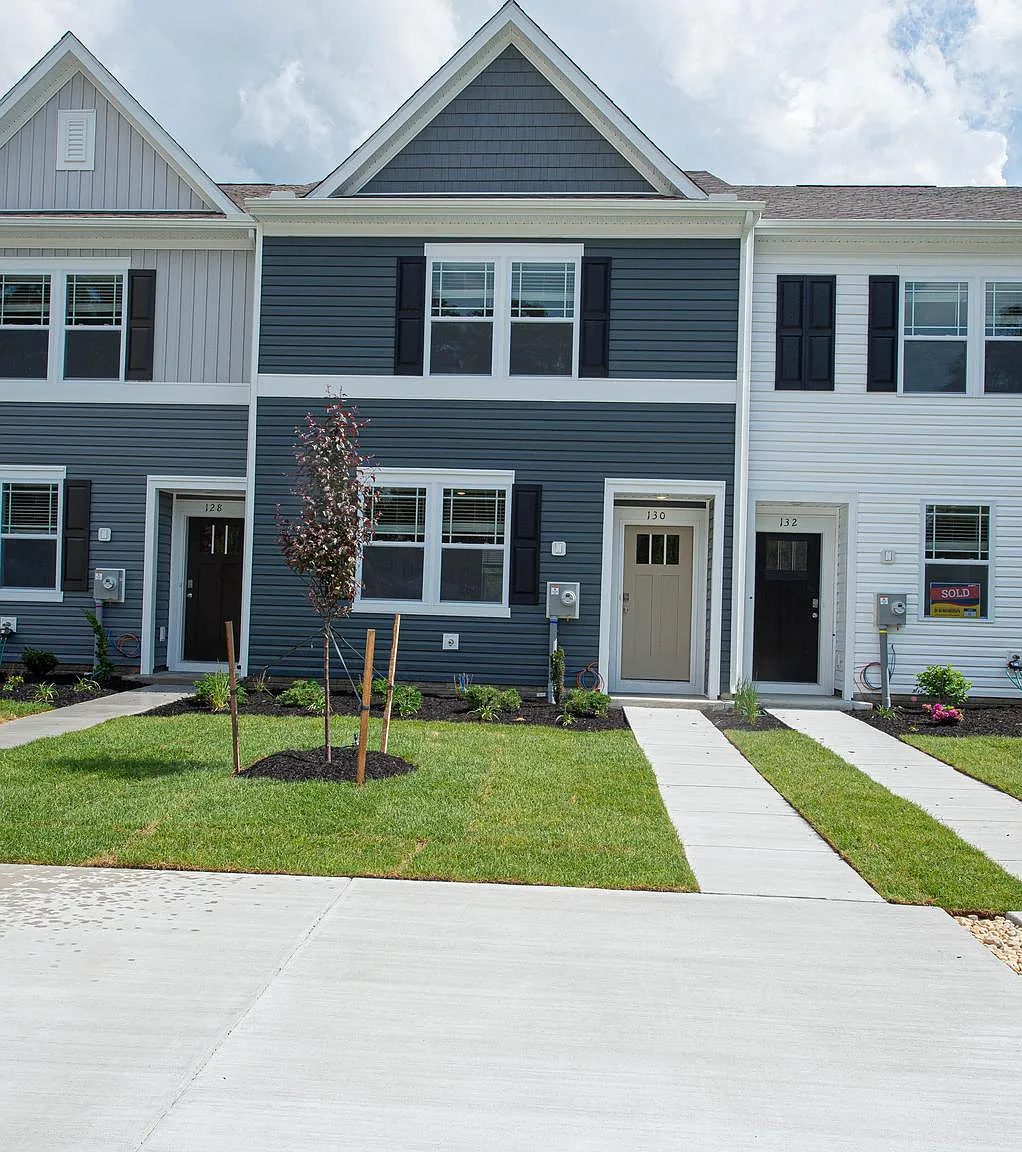 3 bed, 2.5 bath, 1432 sqft, $1,895 — Photo 1