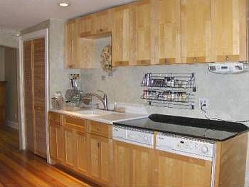 5th image of 8633 Georgiana Ave