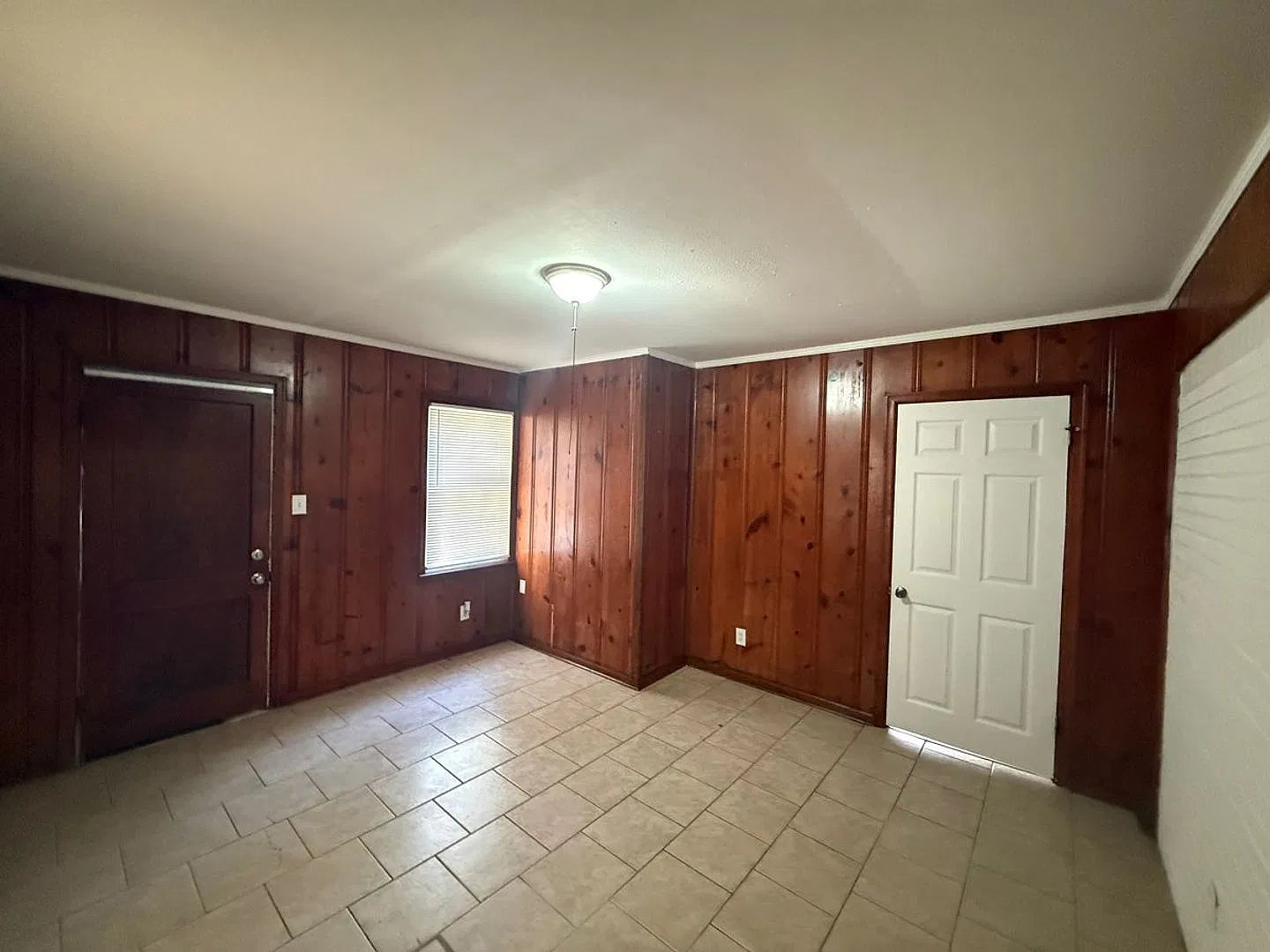 Spacious 3-Bedroom Memphis Home with Large Family Room — Photo 3