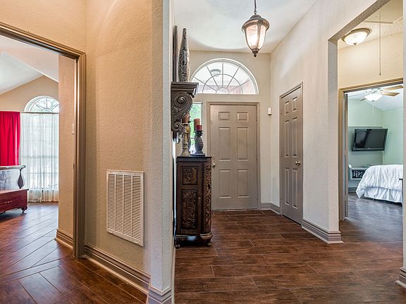 3rd image of 2517 Crystal Falls Dr
