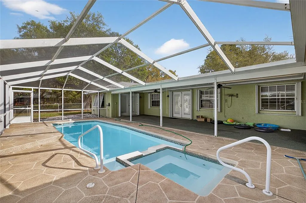 4 bed, 3.0 bath, 3416 sqft, $3,000 — Photo 2