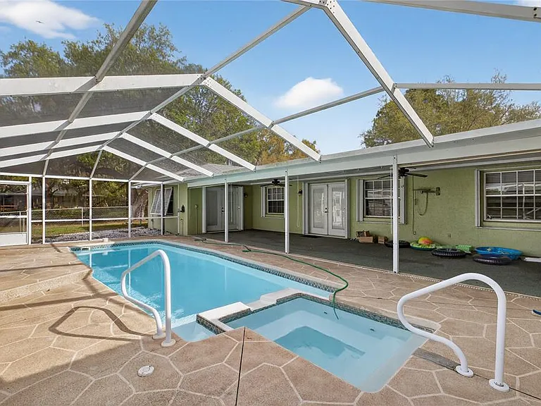 2065 Oak Beach Blvd — Photo 2