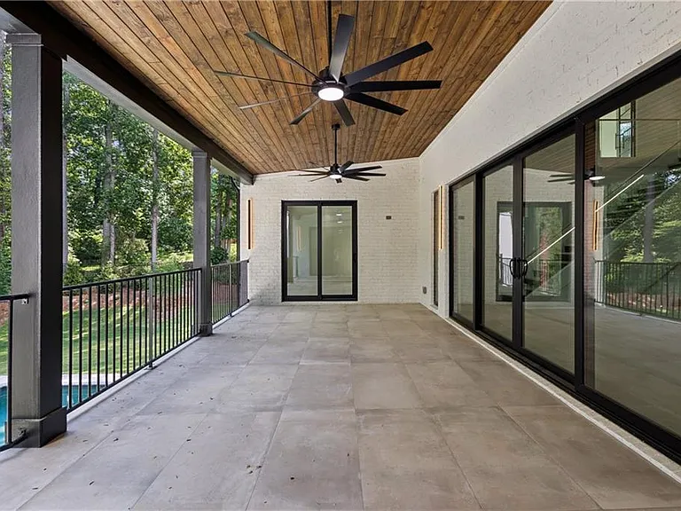 1000 Clementstone Northeast Dr — Photo 33