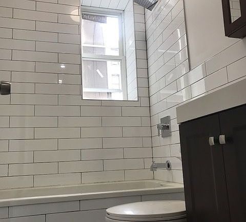 3rd image of 286 19th St APT 1R