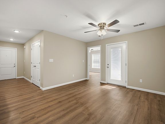 5th image of 2319 Lantern Ridge Dr #2