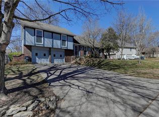 1605 SW 21st St, Blue Springs, MO 64015