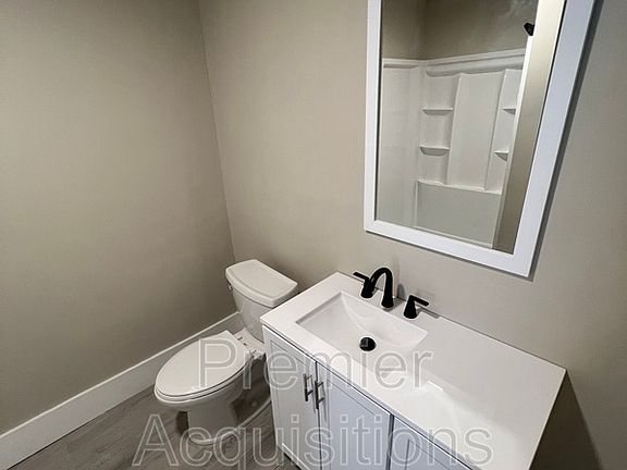 4th image of 900 Washington Ave