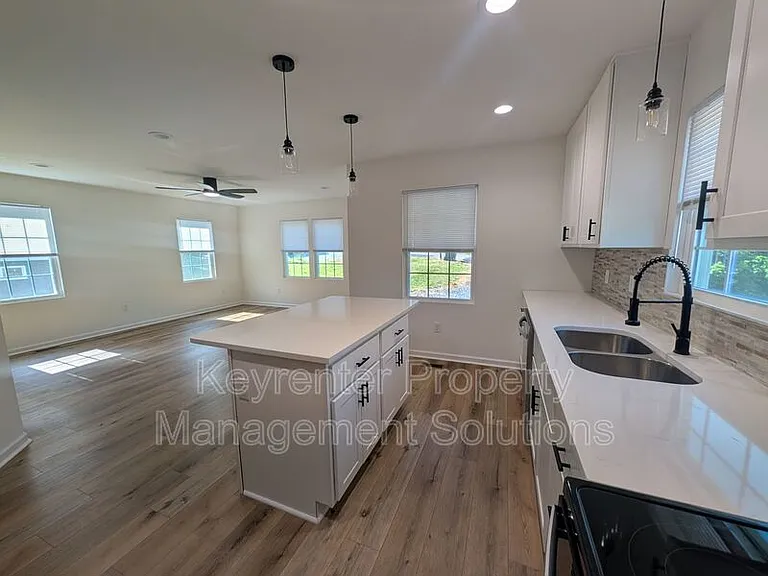 55 Breezewood Dr — Photo 12