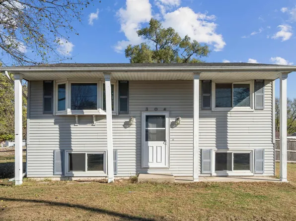 304 Saunders Ave, Evansdale, IA 50707