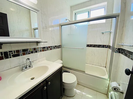 Rented by RealTegrity NY LLC | media 28