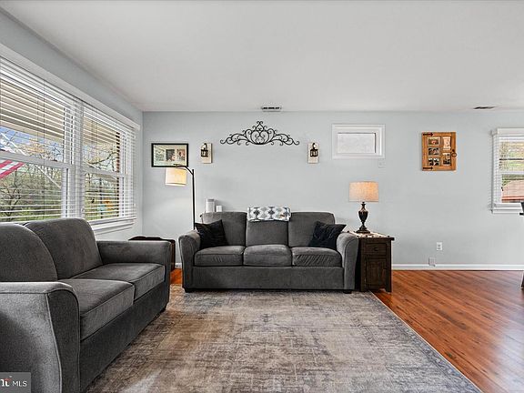 5th image of 1237 Hillcreek Rd