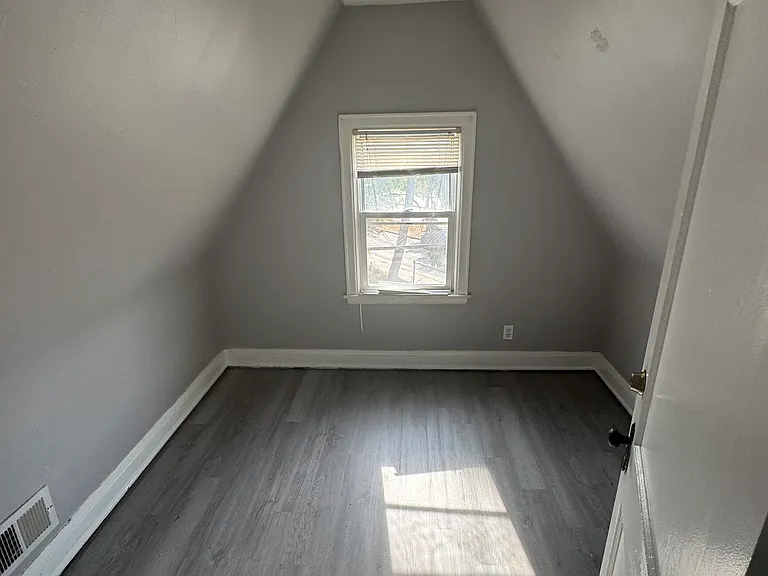 2940 Vincent Ave N #2 — Photo 11