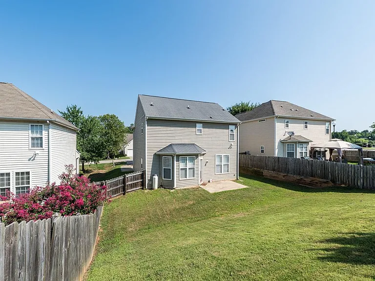 104 Hutson Ln — Photo 11