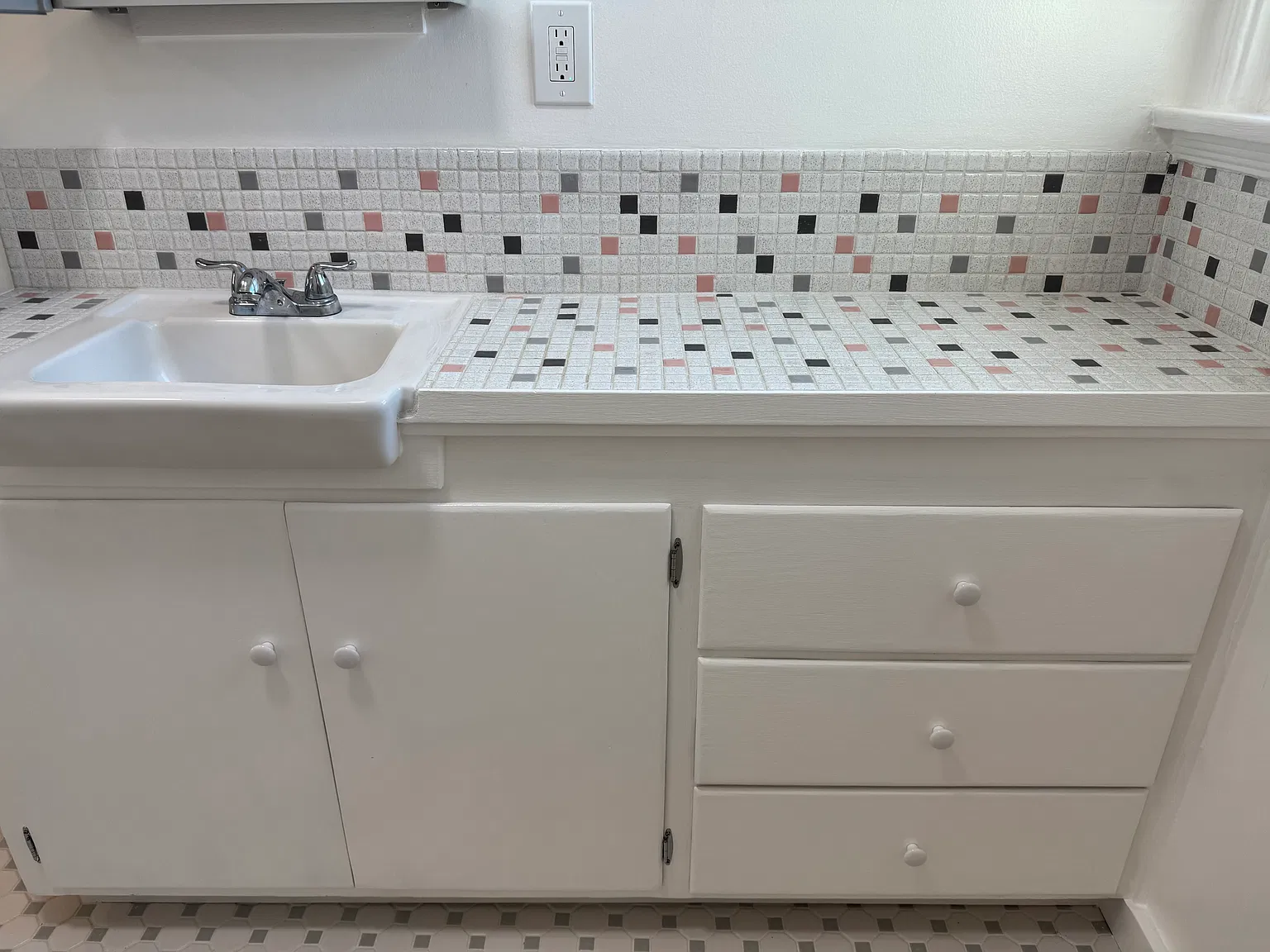 2 bed, 700 sqft, $2,400 — Photo 4