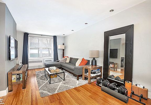 3rd image of 408 W 34th St APT 1H