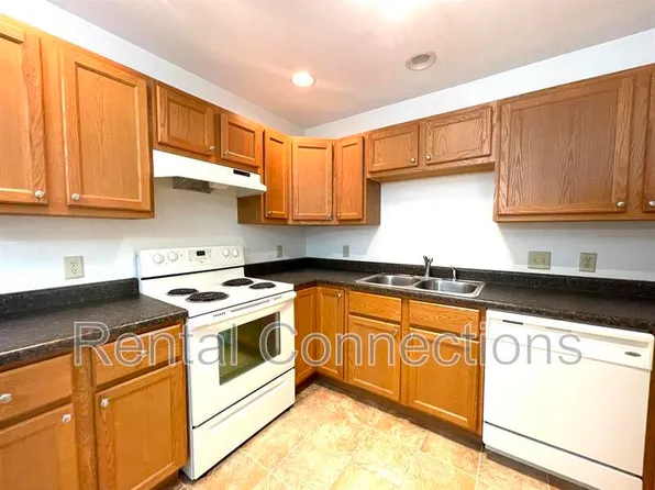 500 E College St #D5, Energy, IL 62933